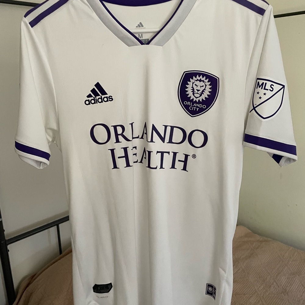 Orlando City 2018 home jersey  player version is a Medium but fit like Small.Men
